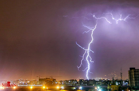 رعد و برق در آسمان تهران