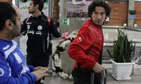 عکس: آندو با لباس قرمز رفت