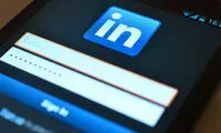 سهام LinkedIn سقوط کرد