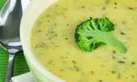 سوپ بروکلی پنیری؛ پیش غذایی ساده و مجلسی