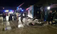 اتوبوس مسافربری واژگون شده در محور گدوك