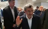 عکسی از احمدی‌نژاد در حال بازگشت به ایران