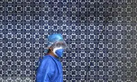 چکار کنیم عینکمان موقع پوشیدن ماسک بخار نکند؟
