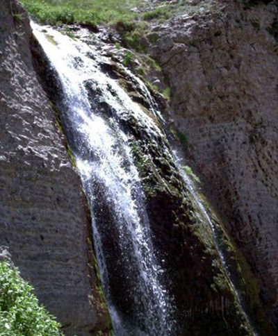 آبشار زیبای «نورالی» در رشته کوه هزار مسجد