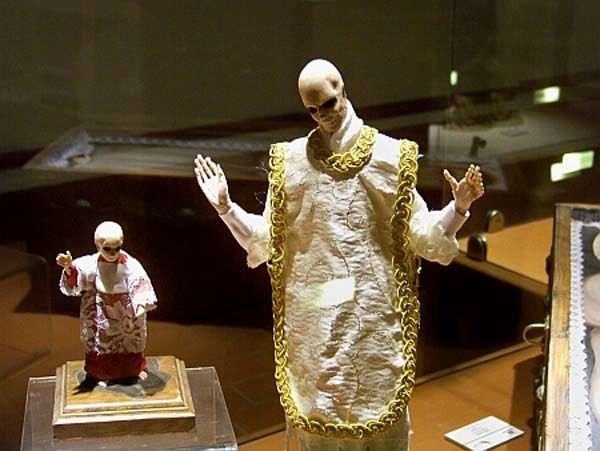بازدید از موزه مرگ به روایت تصویر