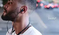 رونمایی اپل از هدفون های بی سیم Beats