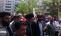 حضور فرزند رهبر انقلاب در جمع راهپیمایان