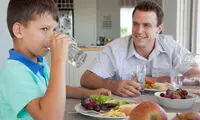 با غذا آب بخوریم یا نخوریم؟