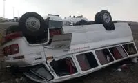 واژگونی مینی‌بوس و مصدومیت ۲۳نفر