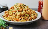 سالادی مخصوصِ پاستا خورهای حرفه‌ای