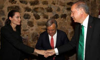 عکس: اردوغان با آنجلینا جولی دست داد