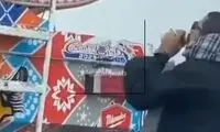 دیوانه بازی خطرناک موتورسوار پشت یک تریلی