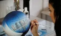 نقاشی روی کفش مسی و توپ‌های جام جهانی