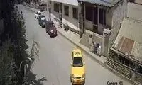  واکنش متفاوت موتورسوار پس از تصادف با تاکسی