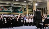 رهبری: انقلاب اسلامی، کشور را از انحطاط حفظ کرد
