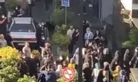 تجمع مقابل بیمارستان کسری پس از فوت مهسا