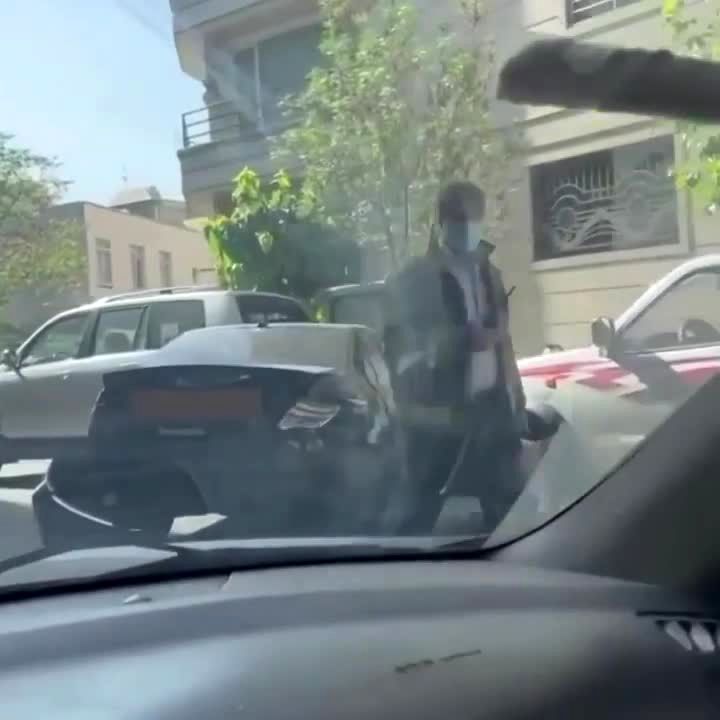 تصادف شدید بنز C۲۰۰ با یک پرادو در تهران