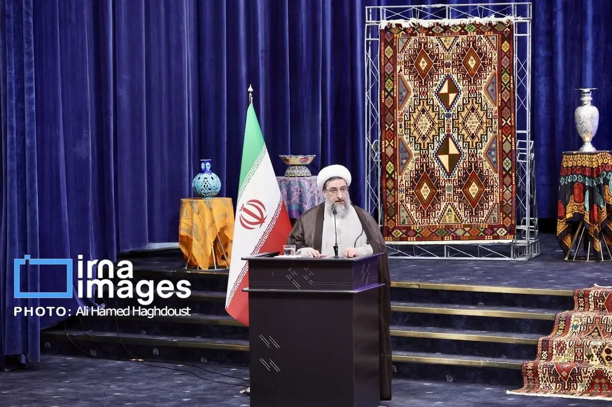 اقدام خبرساز امام جمعه تبریز در لحظه تشویق پزشکیان