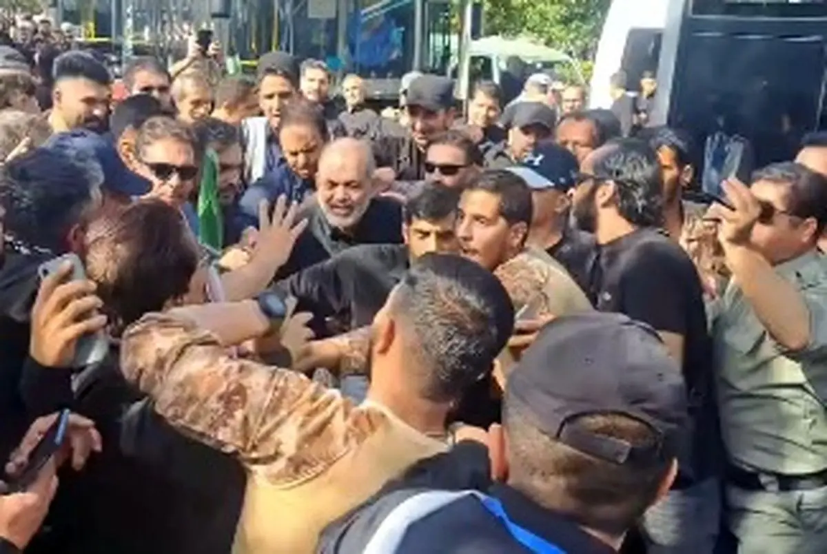 نحوه خروج فرمانده سپاه از محدوده مصلی پربازدید شد