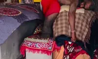 مرد هندی با رکورد عجیب؛ ۱۲ سال زندگی ایستاده!