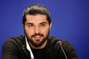 قاب خانوادگی سینا مهراد در یک مراسم هنری
