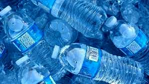صدها هزار ذره پلاستیکی در یک بطری آب نوشیدنی!