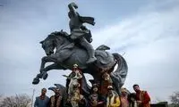 از مجسمه «گذر سیاوش از آتش» در مشهد رونمایی شد