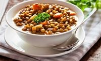 تهیه خوراک عدس و اسفناج؛ بمب آهن و انرژی!