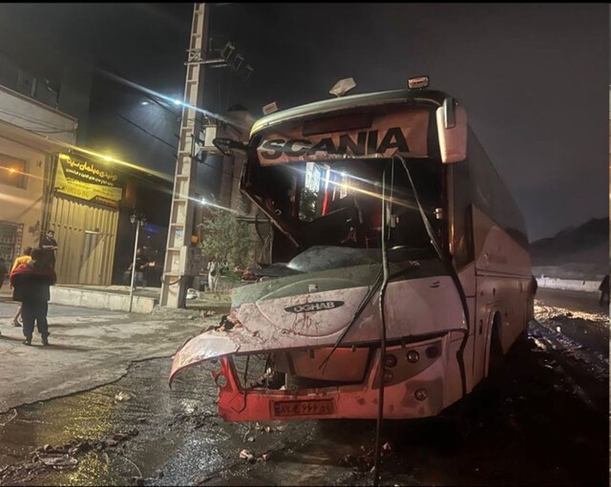   ۱۲ مصدوم در حادثه تصادف اتوبوس و کامیون در جاجرود 