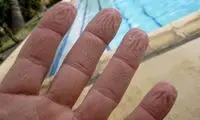 فواید شگفت‌انگیز چروک انگشتان در حمام!