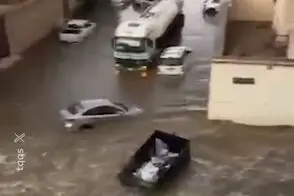 سیل در طائف عربستان خودروها را با خود برد