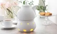روش های طبیعی برای رفع لکه چای از قوری