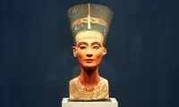 ملکه‌ی مصر در قلب برلین هم رنگ عوض نکرد
