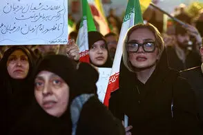 تصاویری توجه‌برانگیز از حضور مردم در شب اربعین رهبرشهید