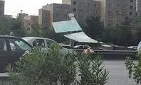  سقوط تابلو مسیرنما روی جرثقیل در مشهد!