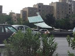  سقوط تابلو مسیرنما روی جرثقیل در مشهد!