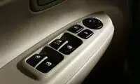 به این دلیل در خودرو همیشه قفل کودک بزنید