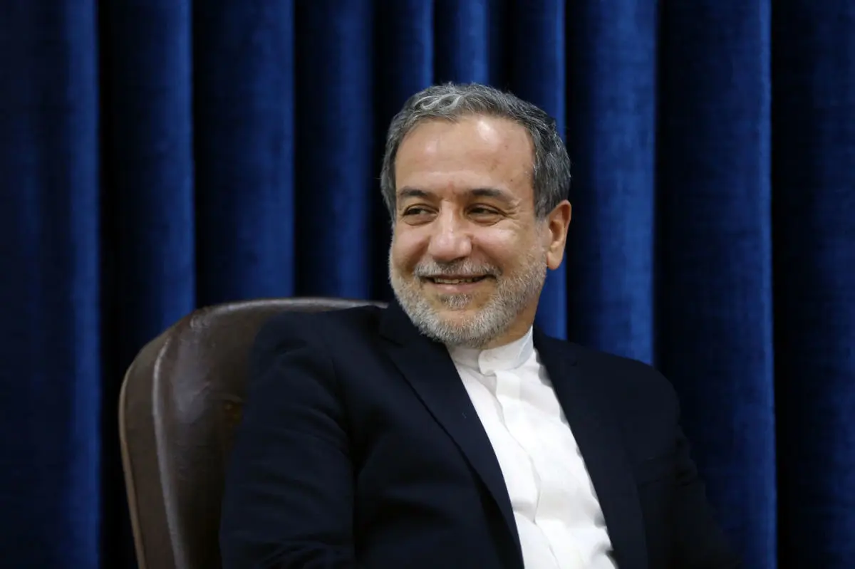 امتناع عراقچی از دست دادن به خانم وزیر خارجه ویتنام