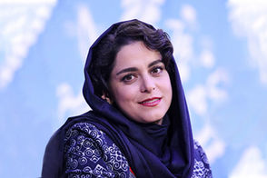 عکس خوش حس‌وحالِ «غزل شاکری» با پیراهن گل گلی