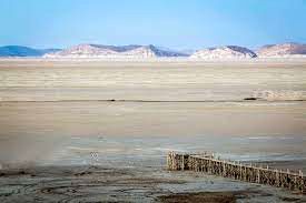 قاب سوزناک و بدون شرح از دریاچه ارومیه