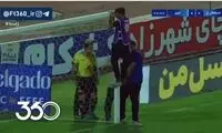 اتفاق عجیب در بازی استقلال، باعث تاخیر در مسابقه شد