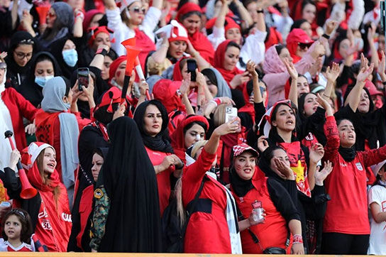 دختران هوادار پرسپولیس را به ورزشگاه راه ندادند