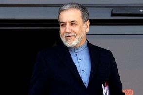 حضور عراقچی در ساختمان تخریب‌شده وزارت خارجه