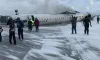لحظه خروج دلهره‌آور مسافران از هواپیمای واژگون شده