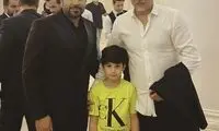 خواننده معروف و فرزندش در کنار اسطوره فوتبال 