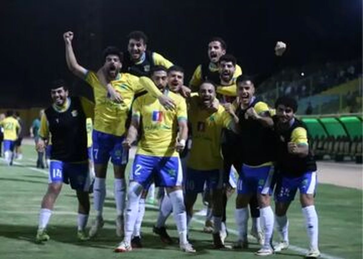   آبادان در شادی غرق شد 