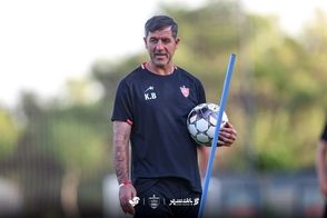 تراکتوری‌ها برای تشویق کریم باقری مدرک رو کردند