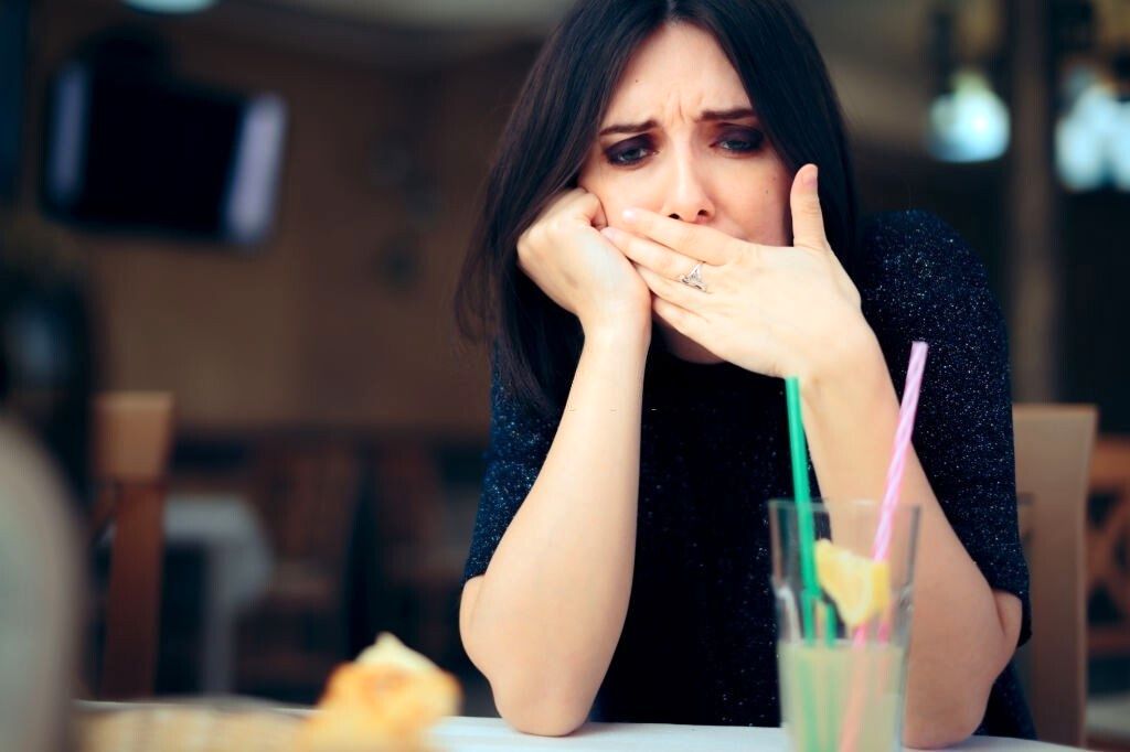 ۱۲ راهکار عالی برای رفع بوی سیر و پیاز در دهان