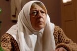 تیپ رنگارنگِ ثریا قاسمی در 82 سالگی در کنار پسرش