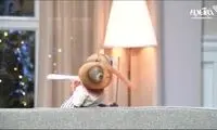 وقتی که ایرج طهماسب از دست پشه قایم می‌شود!